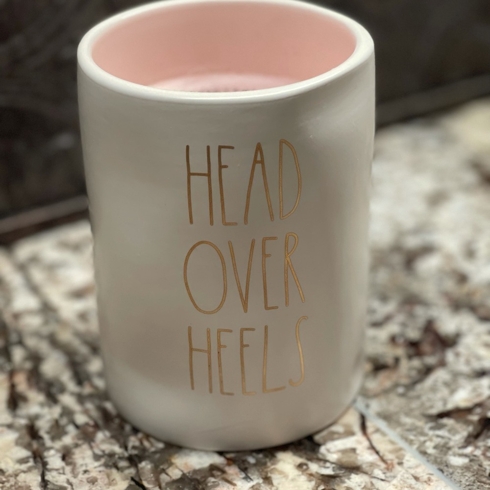 NWT Rae Dunn candle head over heels